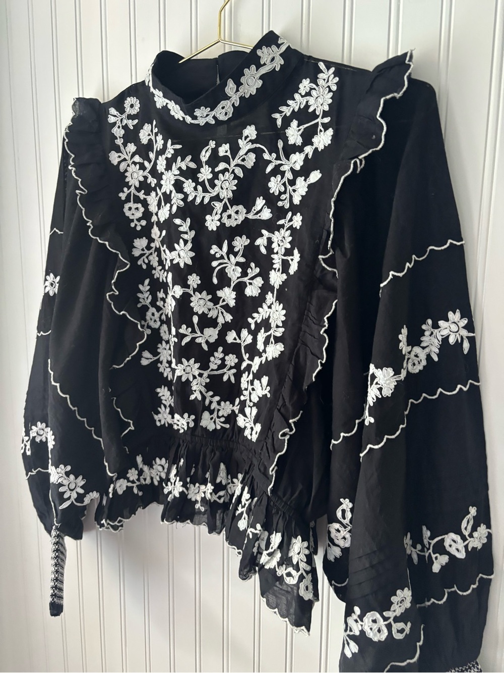 FARM RIO Black Floral Embroidered Ruffle-Trim Blouse - Picture 4 of 6